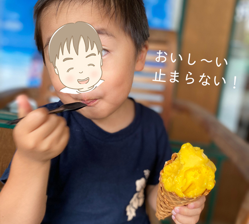 リッコジェラートを食べる子供